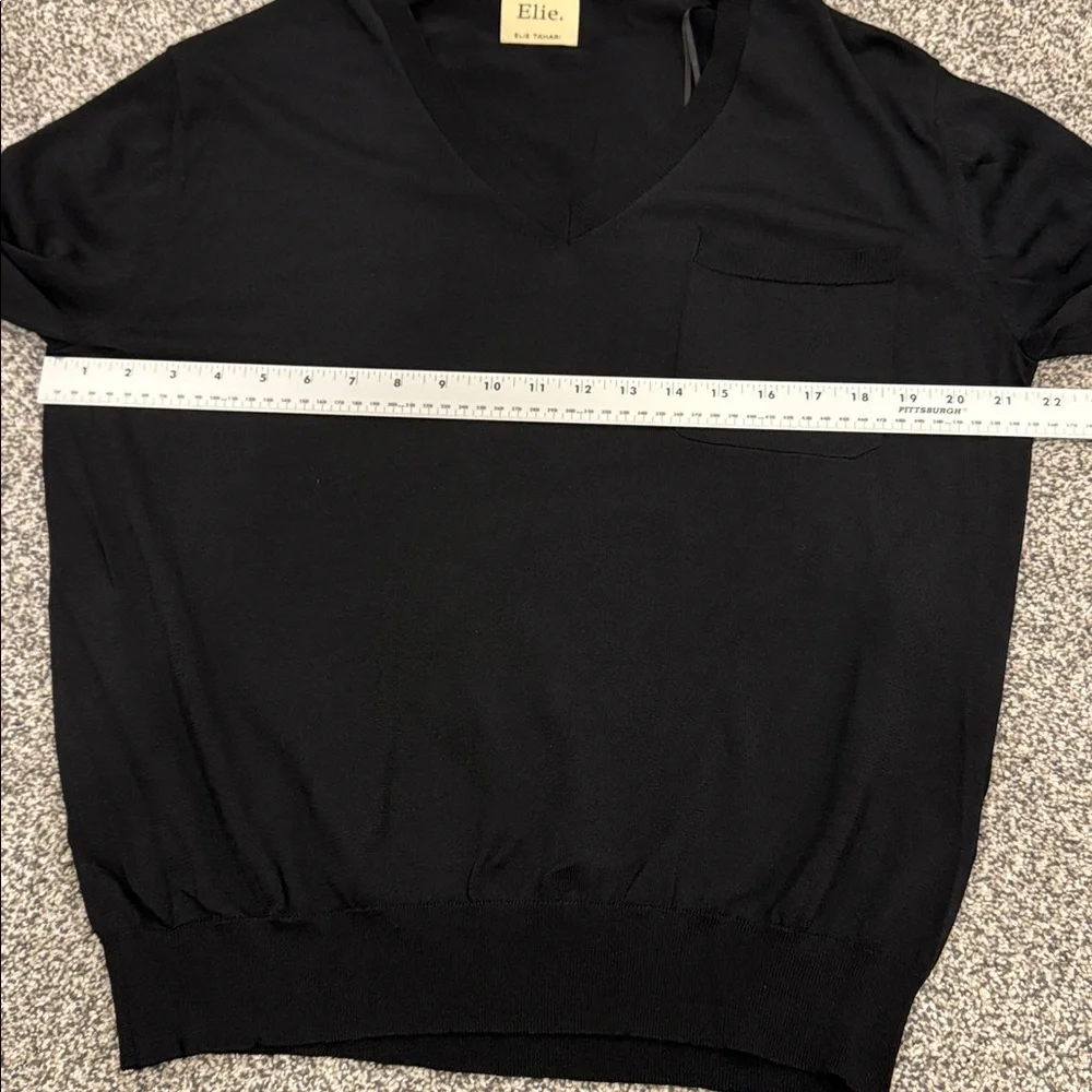 Elie Tahari Women’s L Black Lightweight V-Neck Minimalist Closet Staple Sweater
